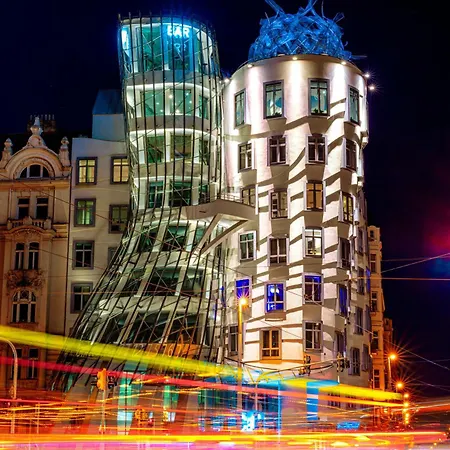 Spacious E1 In Centre Of Prag