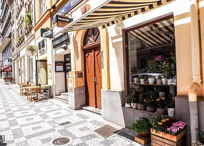 Spacious E1 In Centre Of *