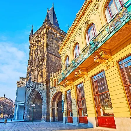 Spacious E1 In Centre Of