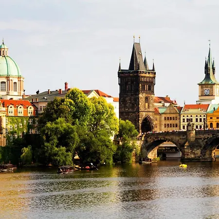 Spacious E1 In Centre Of Praag